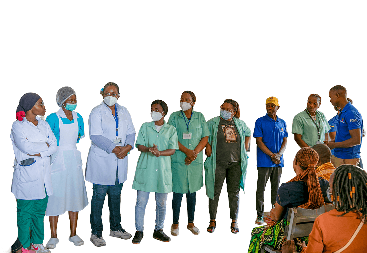 Profissional de saúde a administrar vacina